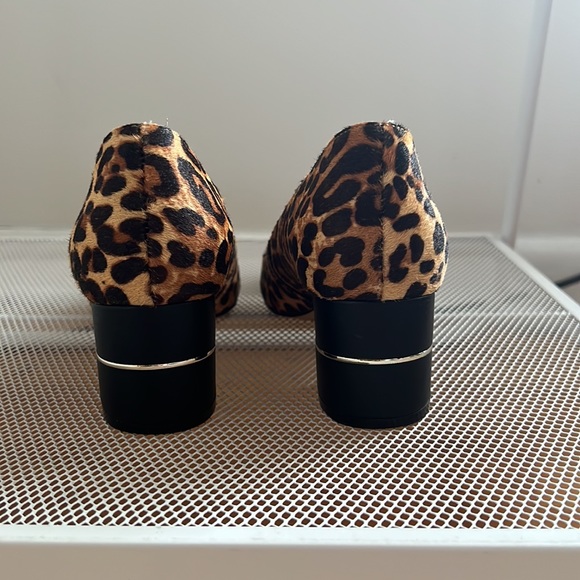 Tahari Leopard Block Heel Pump Size 9 - Picture 2 of 7